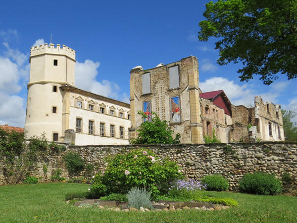 https://www.chateau-arthaudiere.com/